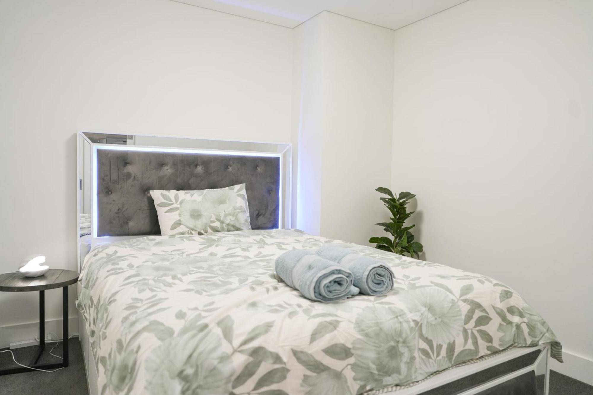 Skyline Retreat In Olympic Park Apartment *