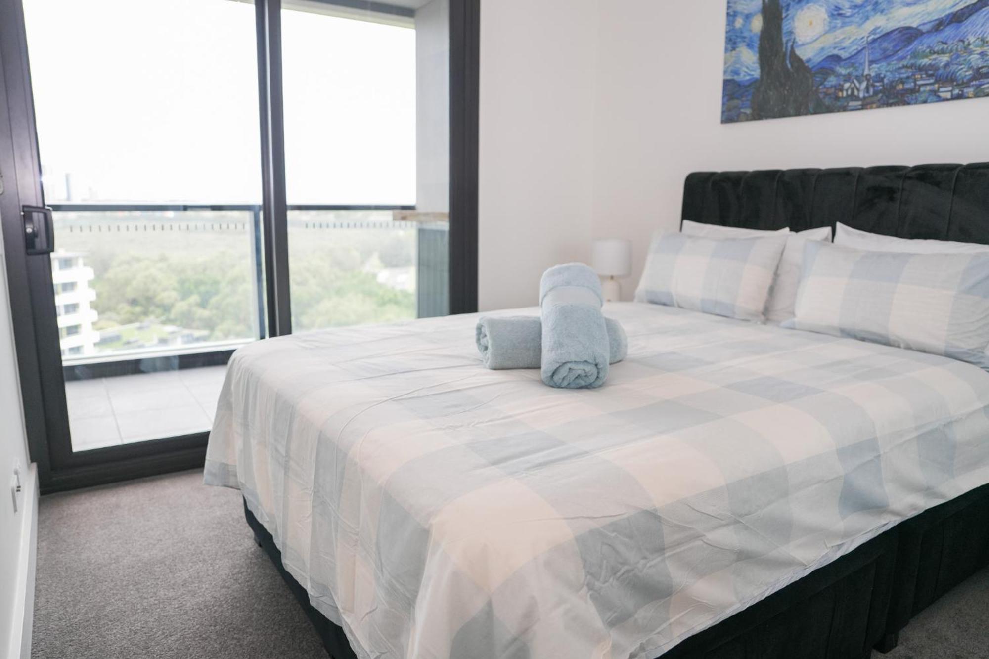 Skyline Retreat In Olympic Park Apartment Sydney